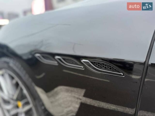 Черный Мазерати Гибли, объемом двигателя 2.98 л и пробегом 84 тыс. км за 14990 $, фото 10 на Automoto.ua