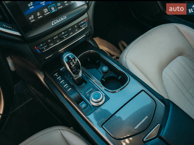 Чорний Мазераті Ghibli, об'ємом двигуна 2.98 л та пробігом 82 тис. км за 27000 $, фото 25 на Automoto.ua