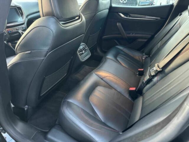 Черный Мазерати Гибли, объемом двигателя 3 л и пробегом 65 тыс. км за 12700 $, фото 11 на Automoto.ua