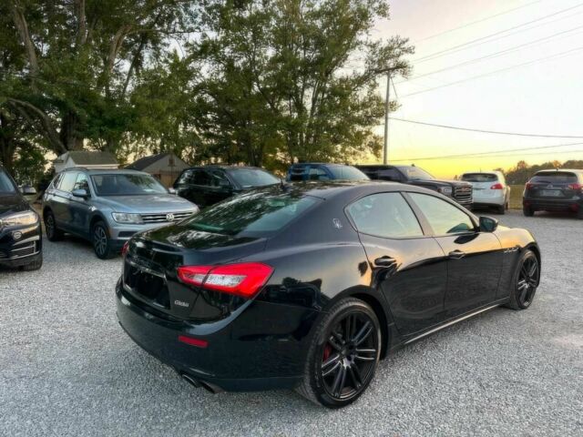 Черный Мазерати Гибли, объемом двигателя 3 л и пробегом 65 тыс. км за 12700 $, фото 5 на Automoto.ua