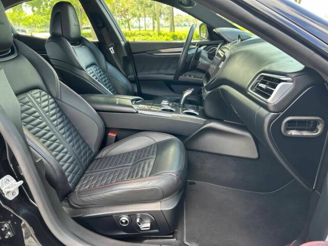 Мазерати Гибли 2021 в Житомире на Automoto.ua Черный Мазерати Гибли, объемом двигателя 3.8 л и пробегом 20 тыс. км за 15700 $, фото 8 на Automoto.ua