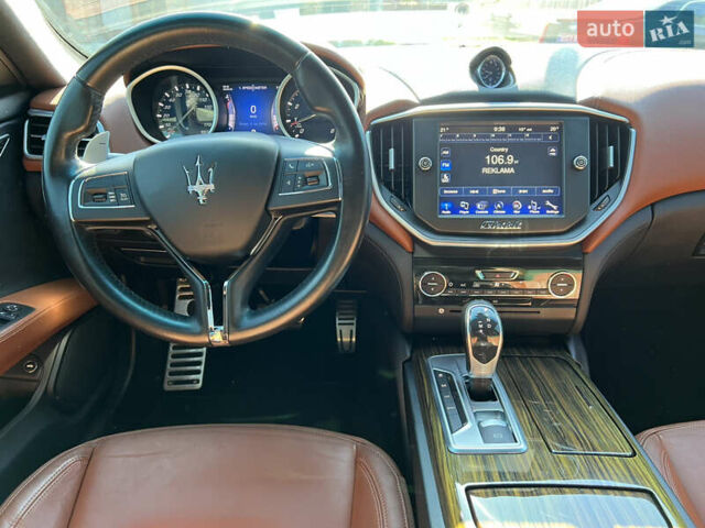 Красный Мазерати Гибли, объемом двигателя 2.98 л и пробегом 70 тыс. км за 17900 $, фото 18 на Automoto.ua