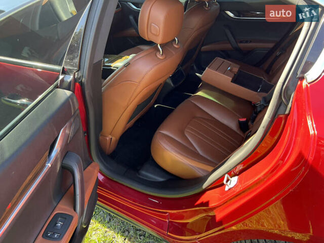 Красный Мазерати Гибли, объемом двигателя 2.98 л и пробегом 70 тыс. км за 17900 $, фото 15 на Automoto.ua