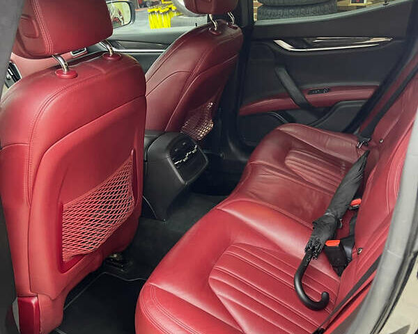 Мазерати Гибли, объемом двигателя 2.98 л и пробегом 100 тыс. км за 17500 $, фото 2 на Automoto.ua