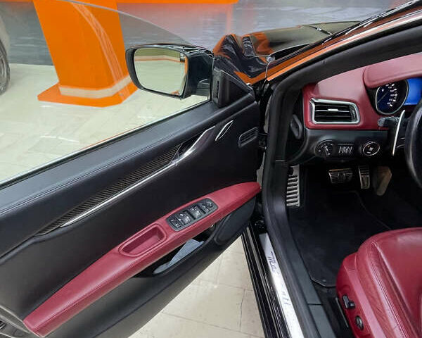 Мазерати Гибли, объемом двигателя 2.98 л и пробегом 100 тыс. км за 17500 $, фото 1 на Automoto.ua