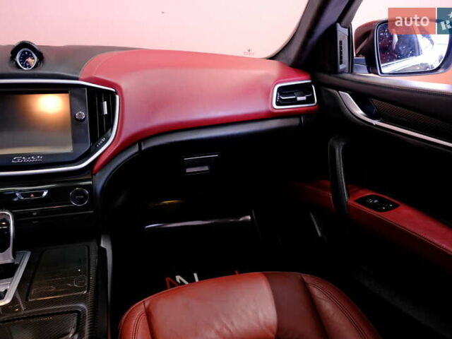 Мазерати Гибли, объемом двигателя 2.98 л и пробегом 101 тыс. км за 17900 $, фото 45 на Automoto.ua