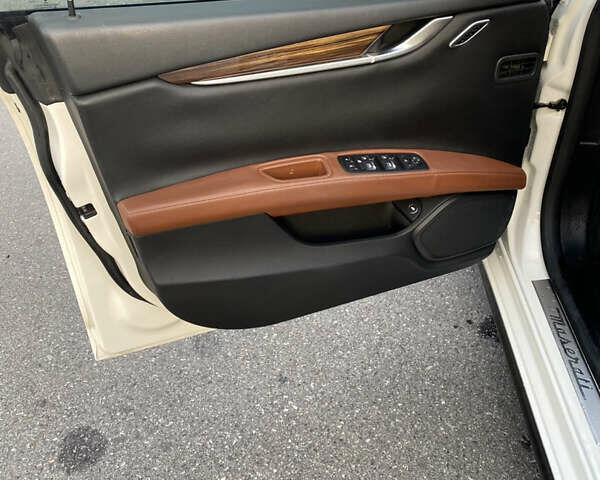 Мазерати Гибли, объемом двигателя 2.98 л и пробегом 61 тыс. км за 24000 $, фото 17 на Automoto.ua