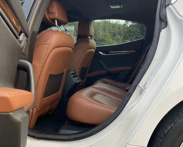 Мазерати Гибли, объемом двигателя 2.98 л и пробегом 61 тыс. км за 24000 $, фото 14 на Automoto.ua