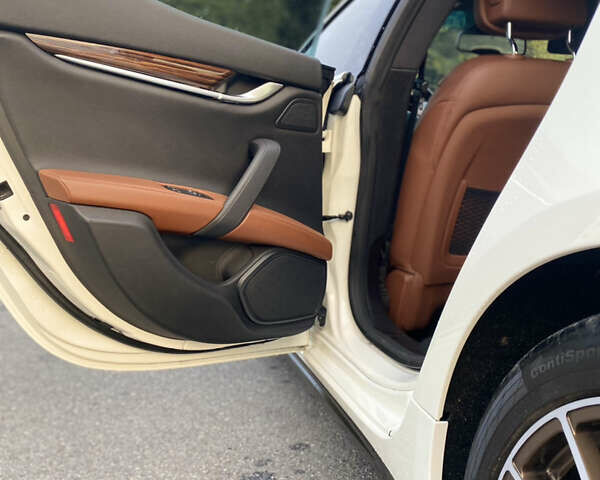 Мазерати Гибли, объемом двигателя 2.98 л и пробегом 61 тыс. км за 24000 $, фото 13 на Automoto.ua