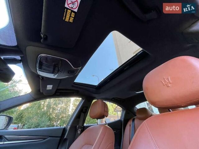 Мазераті Ghibli, об'ємом двигуна 2.98 л та пробігом 32 тис. км за 23500 $, фото 6 на Automoto.ua