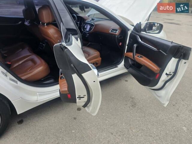 Мазерати Гибли, объемом двигателя 3 л и пробегом 125 тыс. км за 28000 $, фото 10 на Automoto.ua
