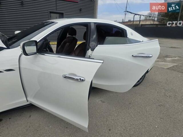 Мазерати Гибли, объемом двигателя 3 л и пробегом 125 тыс. км за 28000 $, фото 12 на Automoto.ua