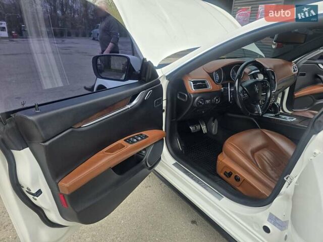 Мазерати Гибли, объемом двигателя 3 л и пробегом 125 тыс. км за 28000 $, фото 28 на Automoto.ua