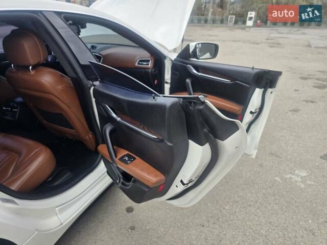 Мазерати Гибли, объемом двигателя 3 л и пробегом 125 тыс. км за 28000 $, фото 13 на Automoto.ua