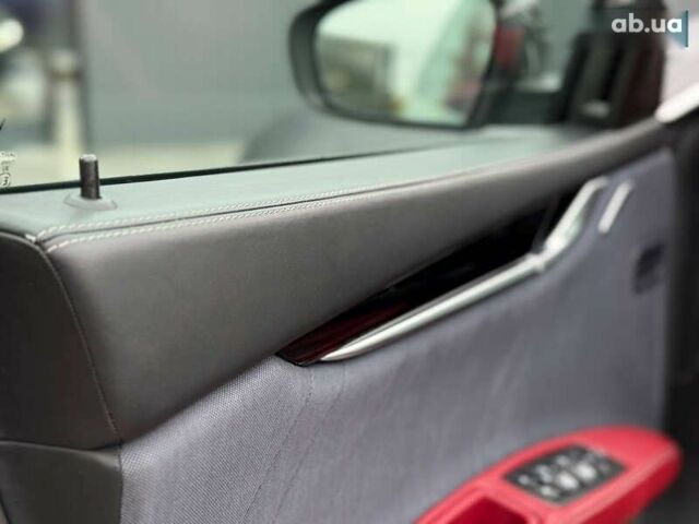 Мазерати Гибли, объемом двигателя 3 л и пробегом 110 тыс. км за 39900 $, фото 18 на Automoto.ua