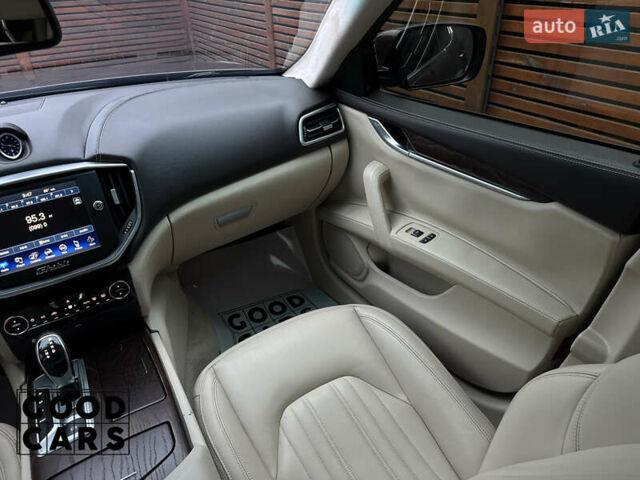 Сірий Мазераті Ghibli, об'ємом двигуна 2.98 л та пробігом 63 тис. км за 21000 $, фото 38 на Automoto.ua