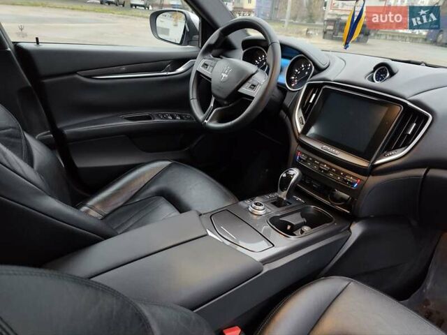 Серый Мазерати Гибли, объемом двигателя 2.98 л и пробегом 183 тыс. км за 18800 $, фото 20 на Automoto.ua