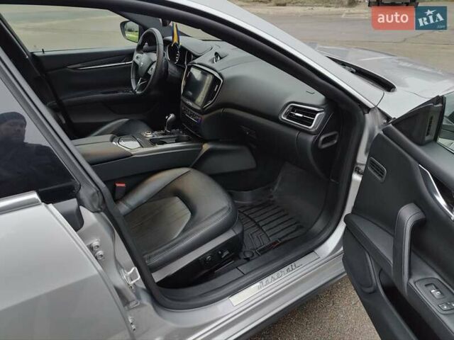 Серый Мазерати Гибли, объемом двигателя 2.98 л и пробегом 183 тыс. км за 18800 $, фото 17 на Automoto.ua