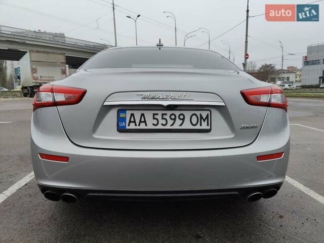 Серый Мазерати Гибли, объемом двигателя 2.98 л и пробегом 183 тыс. км за 18800 $, фото 2 на Automoto.ua