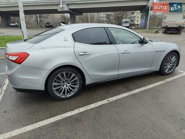 Серый Мазерати Гибли, объемом двигателя 2.98 л и пробегом 183 тыс. км за 18800 $, фото 5 на Automoto.ua