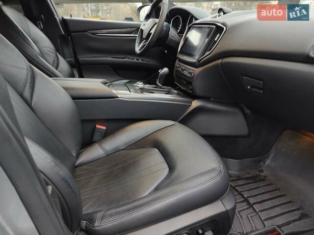 Серый Мазерати Гибли, объемом двигателя 2.98 л и пробегом 183 тыс. км за 18800 $, фото 21 на Automoto.ua