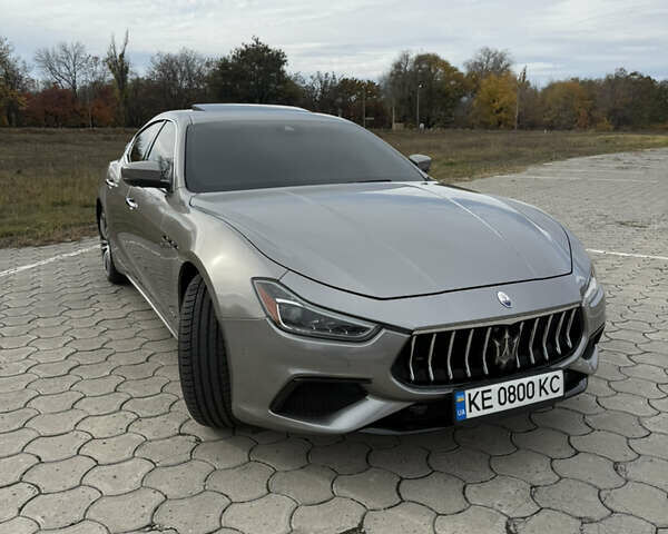 Серый Мазерати Гибли, объемом двигателя 2.98 л и пробегом 75 тыс. км за 33000 $, фото 7 на Automoto.ua