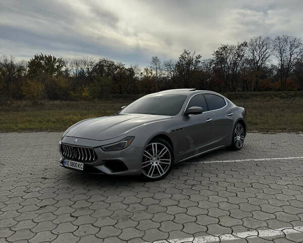 Серый Мазерати Гибли, объемом двигателя 2.98 л и пробегом 75 тыс. км за 33000 $, фото 18 на Automoto.ua