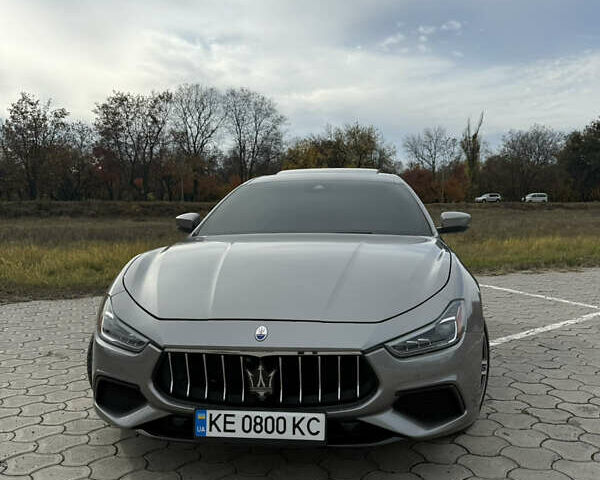 Серый Мазерати Гибли, объемом двигателя 2.98 л и пробегом 75 тыс. км за 33000 $, фото 3 на Automoto.ua