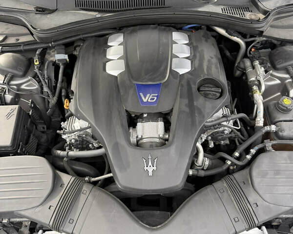 Серый Мазерати Гибли, объемом двигателя 2.98 л и пробегом 75 тыс. км за 33000 $, фото 2 на Automoto.ua