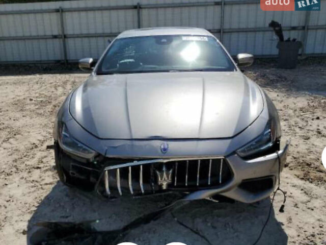 Серый Мазерати Гибли, объемом двигателя 2.98 л и пробегом 75 тыс. км за 33000 $, фото 27 на Automoto.ua