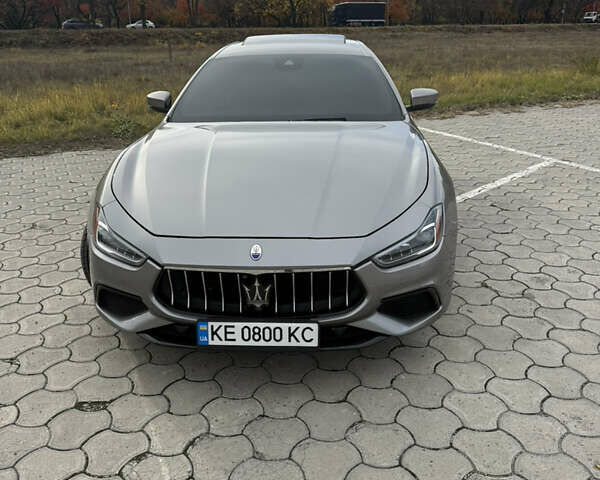 Серый Мазерати Гибли, объемом двигателя 2.98 л и пробегом 75 тыс. км за 33000 $, фото 5 на Automoto.ua