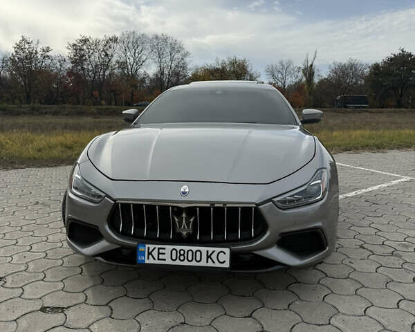 Серый Мазерати Гибли, объемом двигателя 2.98 л и пробегом 75 тыс. км за 33000 $, фото 4 на Automoto.ua