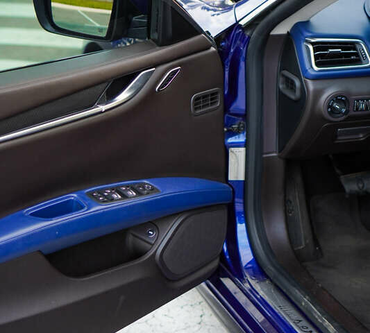 Синій Мазераті Ghibli, об'ємом двигуна 2.78 л та пробігом 113 тис. км за 23000 $, фото 17 на Automoto.ua