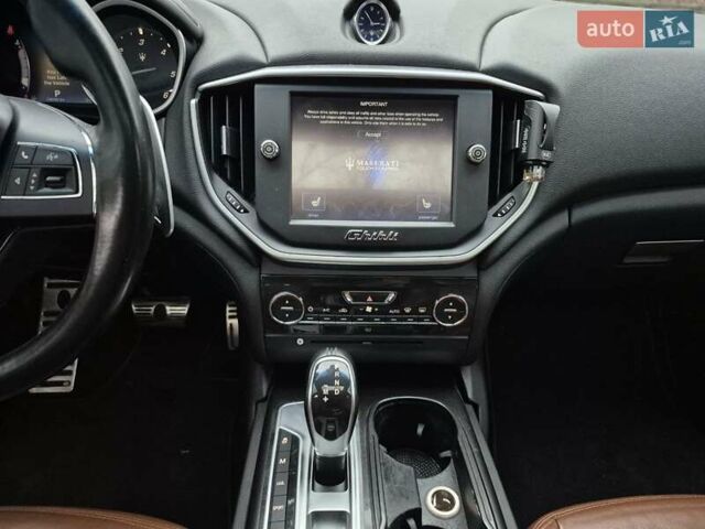 Синий Мазерати Гибли, объемом двигателя 2.99 л и пробегом 149 тыс. км за 26500 $, фото 17 на Automoto.ua