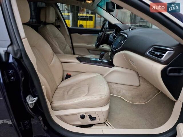 Мазерати Гибли 2014 в Одессе на Automoto.ua Синий Мазерати Гибли, объемом двигателя 2.98 л и пробегом 163 тыс. км за 18490 $, фото 48 на Automoto.ua