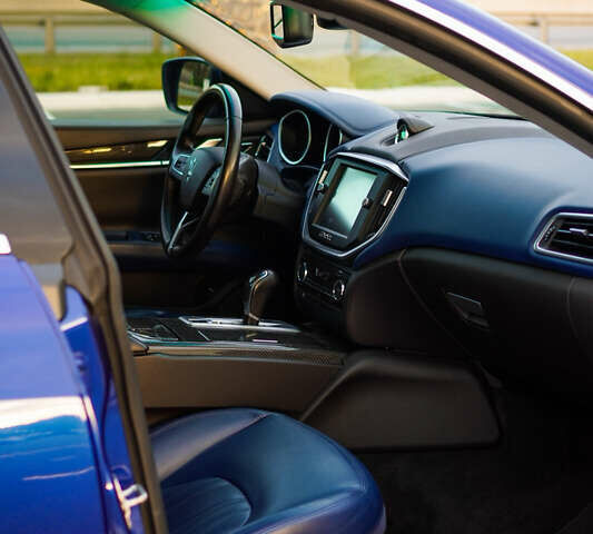 Синій Мазераті Ghibli, об'ємом двигуна 2.78 л та пробігом 113 тис. км за 23000 $, фото 21 на Automoto.ua