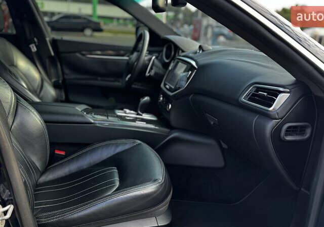 Синій Мазераті Ghibli, об'ємом двигуна 2.98 л та пробігом 145 тис. км за 15999 $, фото 11 на Automoto.ua