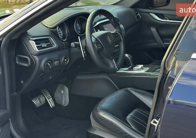 Синій Мазераті Ghibli, об'ємом двигуна 2.98 л та пробігом 145 тис. км за 15999 $, фото 8 на Automoto.ua