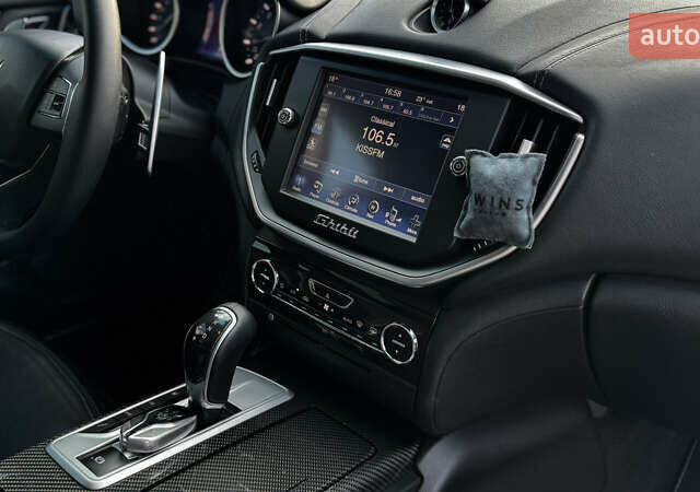 Синій Мазераті Ghibli, об'ємом двигуна 2.98 л та пробігом 145 тис. км за 15999 $, фото 12 на Automoto.ua