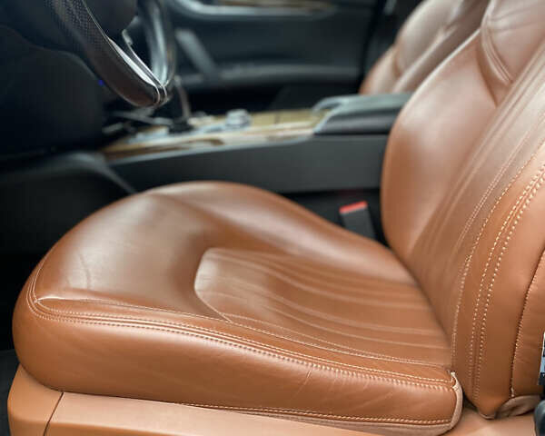 Синій Мазераті Ghibli, об'ємом двигуна 2.98 л та пробігом 77 тис. км за 26500 $, фото 14 на Automoto.ua