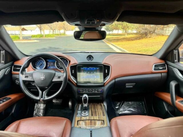 Синій Мазераті Ghibli, об'ємом двигуна 3 л та пробігом 65 тис. км за 6800 $, фото 5 на Automoto.ua