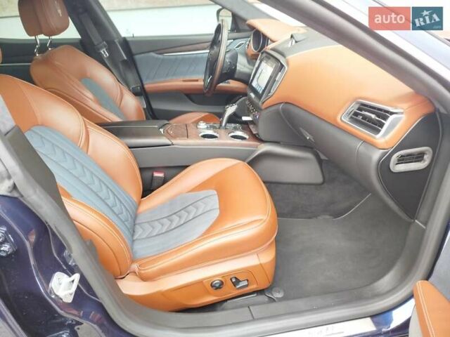 Синій Мазераті Ghibli, об'ємом двигуна 2.98 л та пробігом 62 тис. км за 45000 $, фото 30 на Automoto.ua