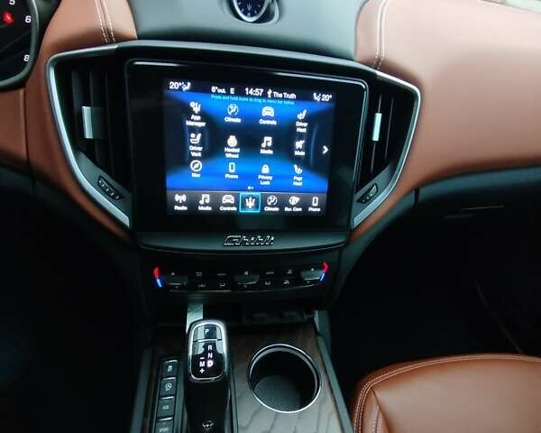 Синій Мазераті Ghibli, об'ємом двигуна 2.98 л та пробігом 62 тис. км за 45000 $, фото 37 на Automoto.ua