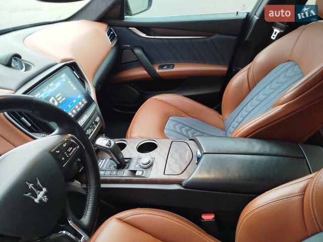 Синій Мазераті Ghibli, об'ємом двигуна 2.98 л та пробігом 62 тис. км за 45000 $, фото 21 на Automoto.ua