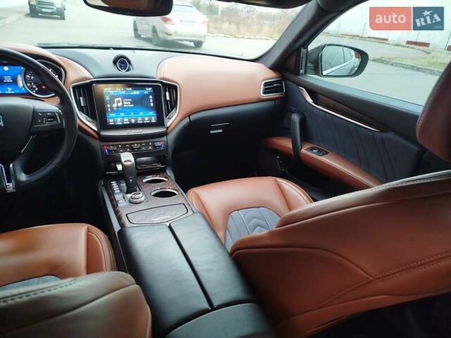 Синій Мазераті Ghibli, об'ємом двигуна 2.98 л та пробігом 62 тис. км за 45000 $, фото 24 на Automoto.ua