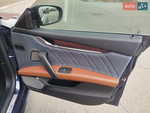 Синій Мазераті Ghibli, об'ємом двигуна 2.98 л та пробігом 62 тис. км за 45000 $, фото 28 на Automoto.ua