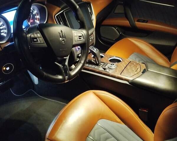 Синій Мазераті Ghibli, об'ємом двигуна 2.98 л та пробігом 62 тис. км за 45000 $, фото 35 на Automoto.ua