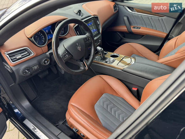 Синий Мазерати Гибли, объемом двигателя 2.98 л и пробегом 20 тыс. км за 42000 $, фото 19 на Automoto.ua