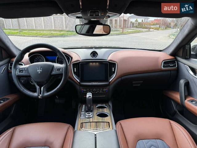 Синий Мазерати Гибли, объемом двигателя 2.98 л и пробегом 20 тыс. км за 42000 $, фото 26 на Automoto.ua