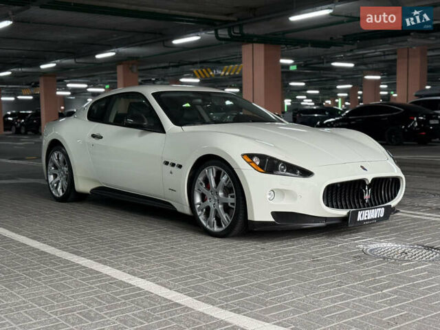 Білий Мазераті Granturismo, об'ємом двигуна 4.7 л та пробігом 12 тис. км за 58999 $, фото 11 на Automoto.ua